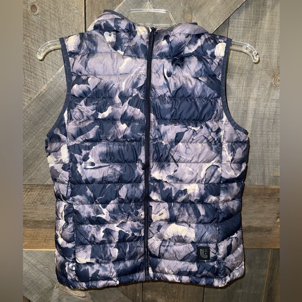 Lolë Hooded Navy and White Puffer Vest, women’s large